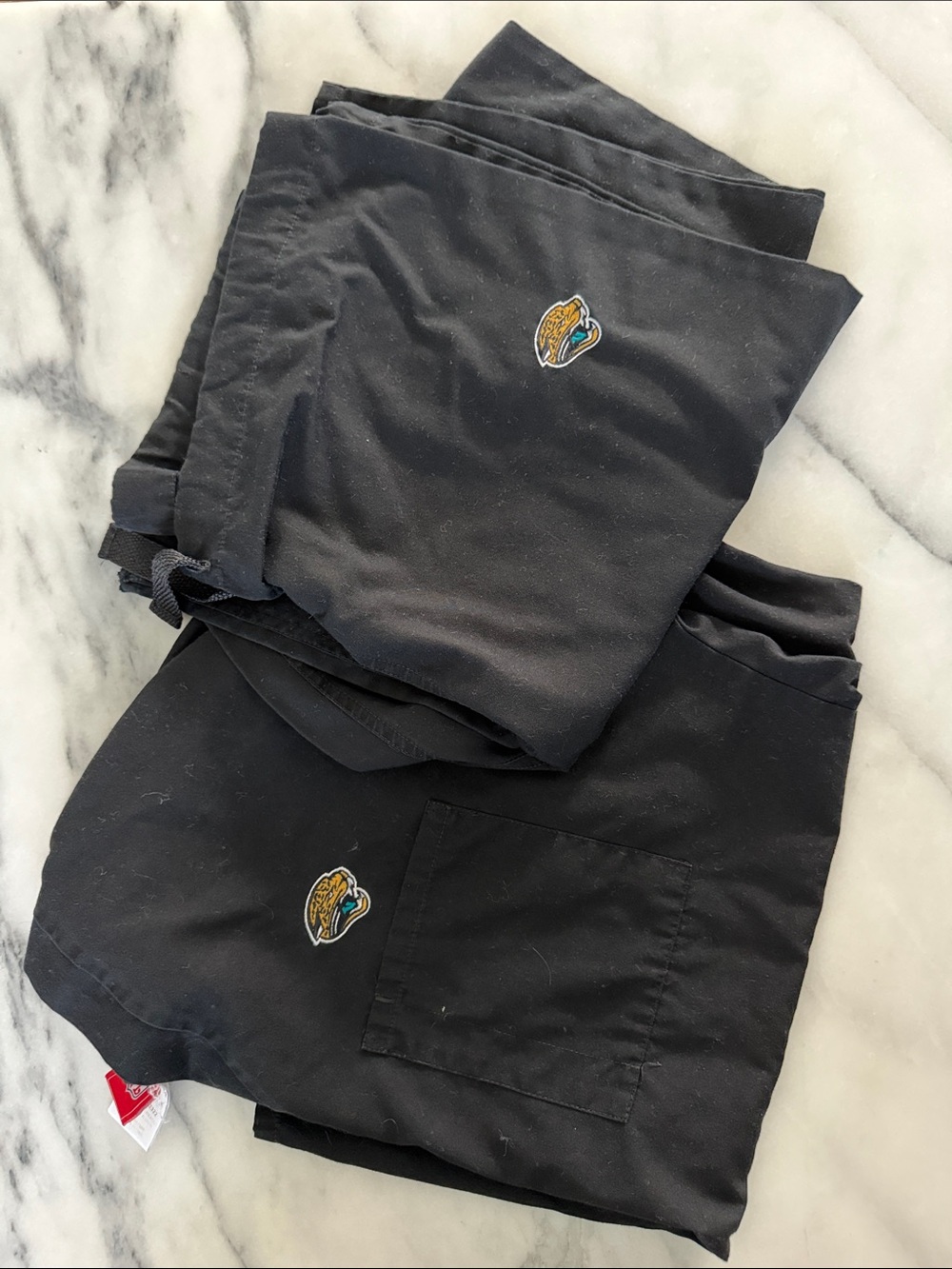 Vintage Black Jacksonville Jaguars Scrubs in Men’s Size Medium